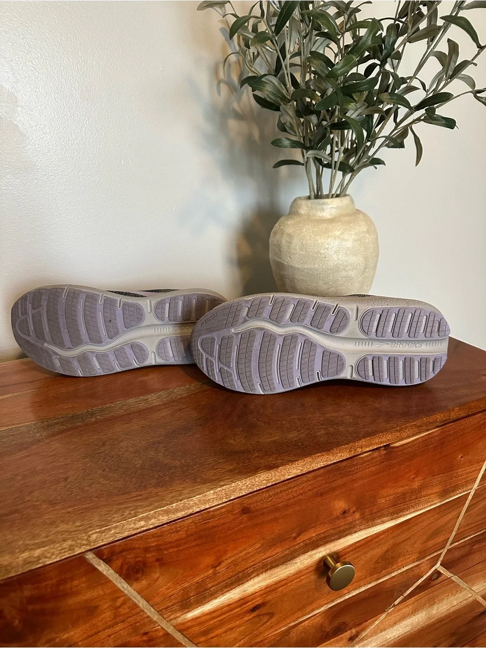 Brooks Women’s Ghost Max 2 - Size 10.5